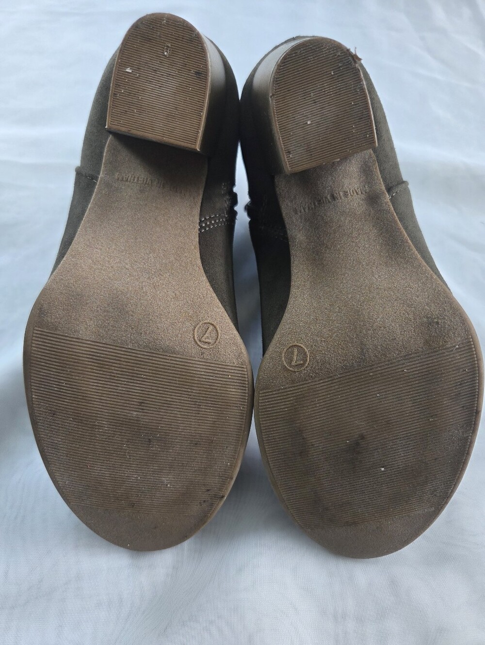 Old Navy Olive Green Faux Suede Ankle Booties with Stacked Heel - Picture 6 of 6
